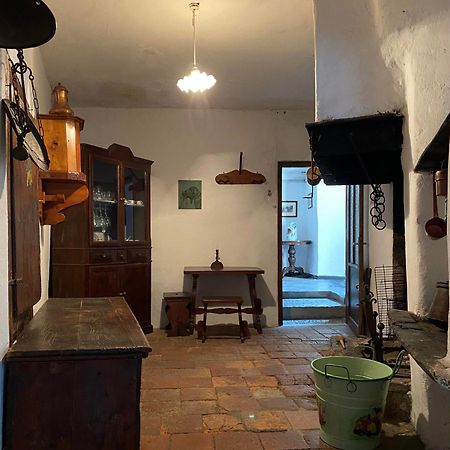Casa Nel Centro Storico Di Borno Villa Exterior foto