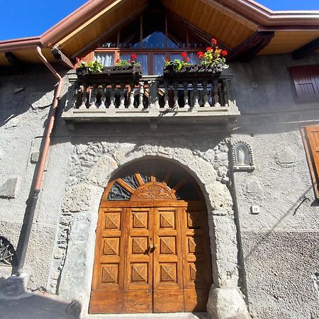 Casa Nel Centro Storico Di Borno Villa Exterior foto