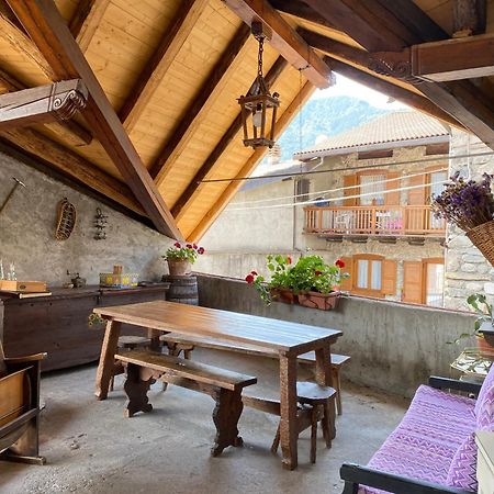 Casa Nel Centro Storico Di Borno Villa Exterior foto