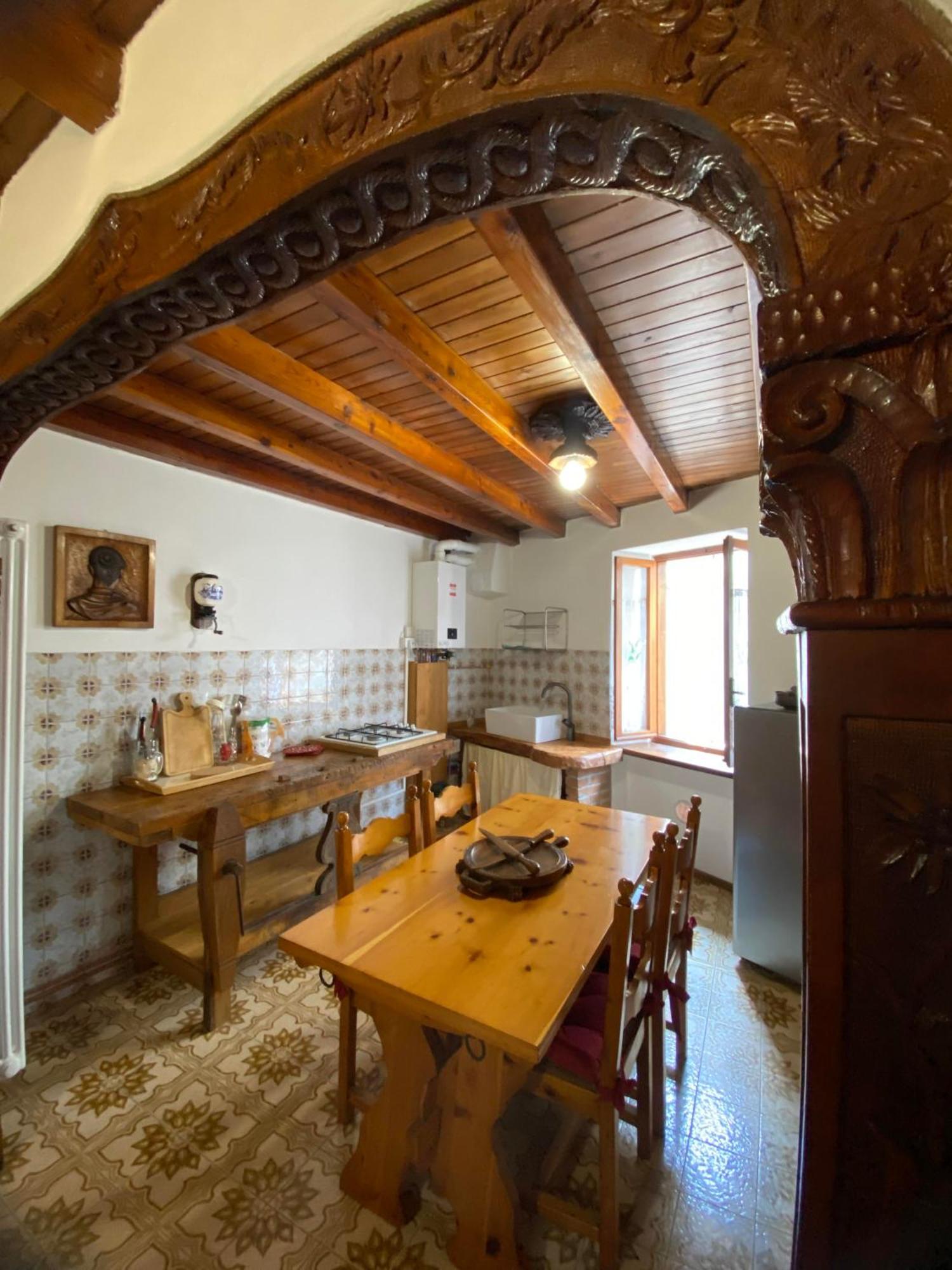 Casa Nel Centro Storico Di Borno Villa Exterior foto