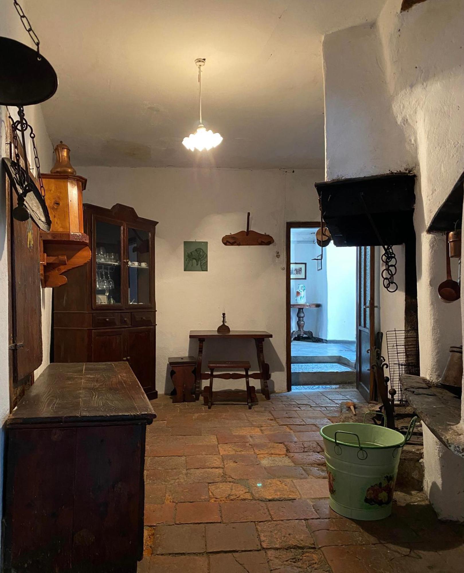 Casa Nel Centro Storico Di Borno Villa Exterior foto