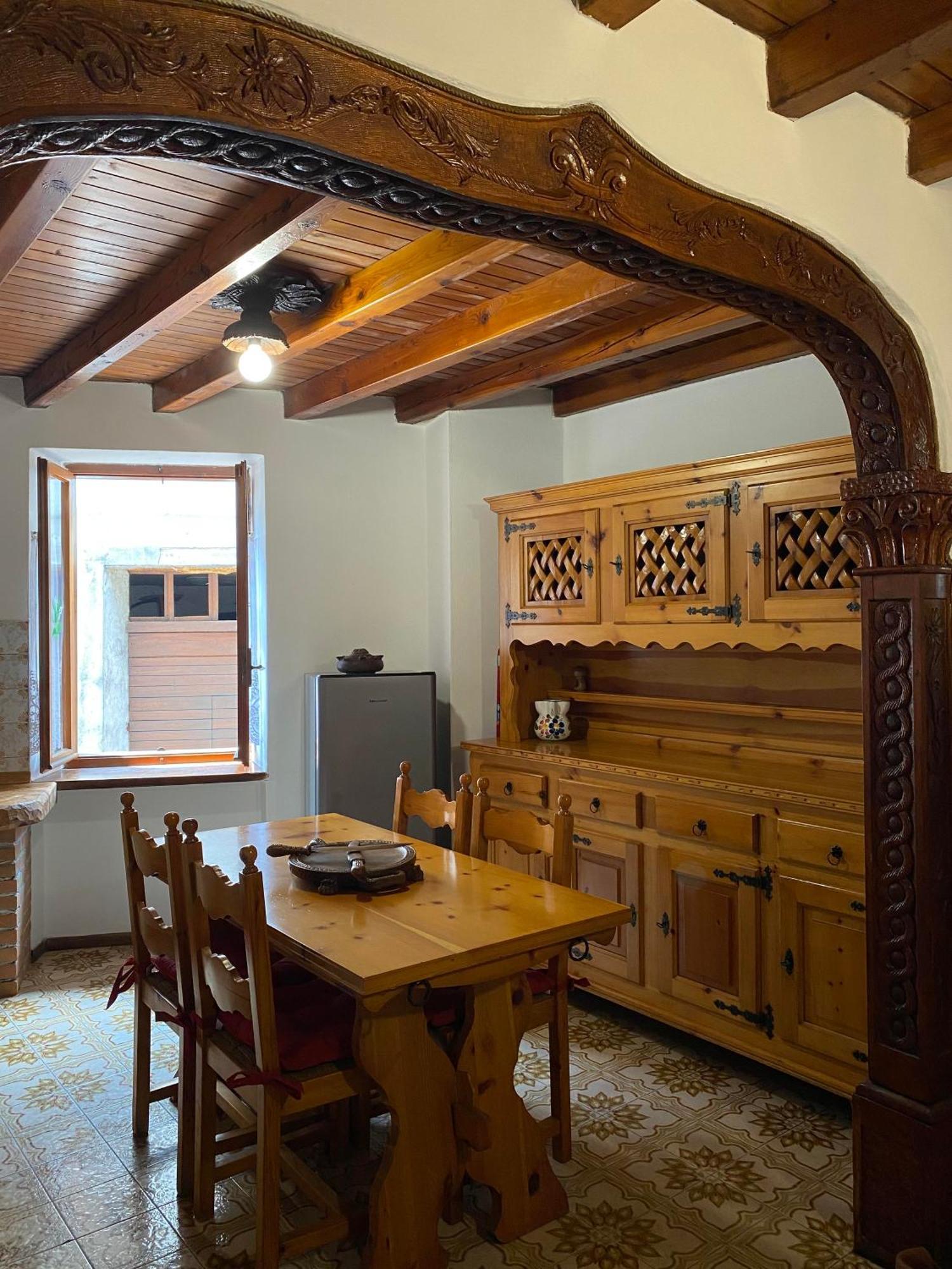 Casa Nel Centro Storico Di Borno Villa Exterior foto