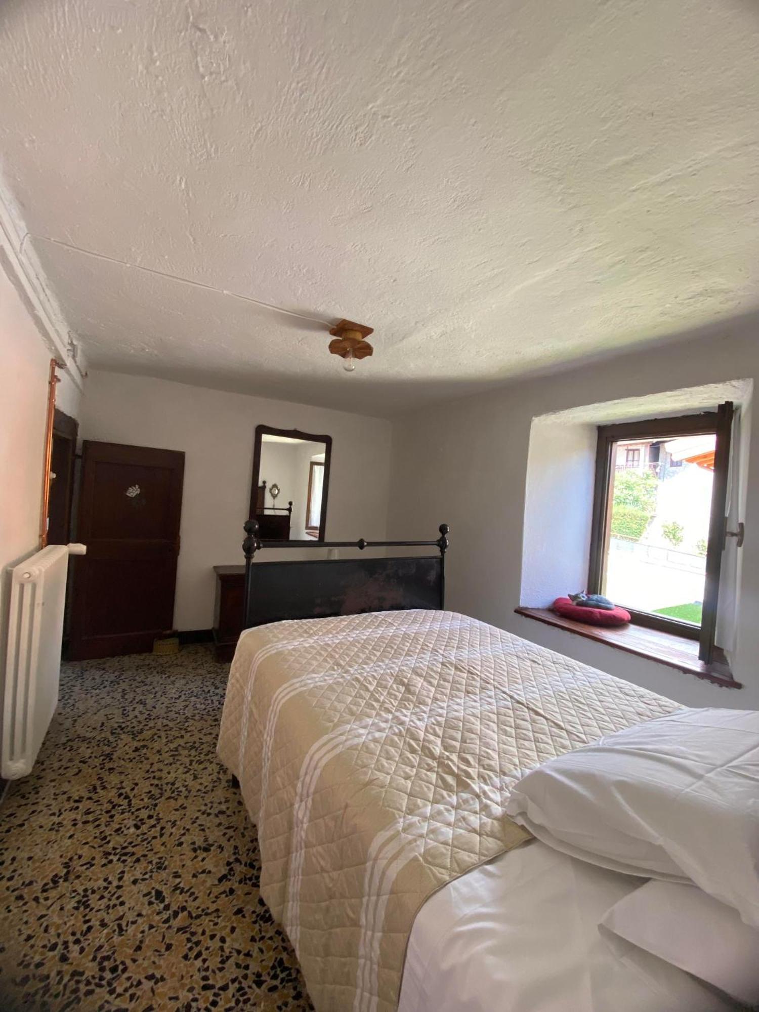 Casa Nel Centro Storico Di Borno Villa Exterior foto