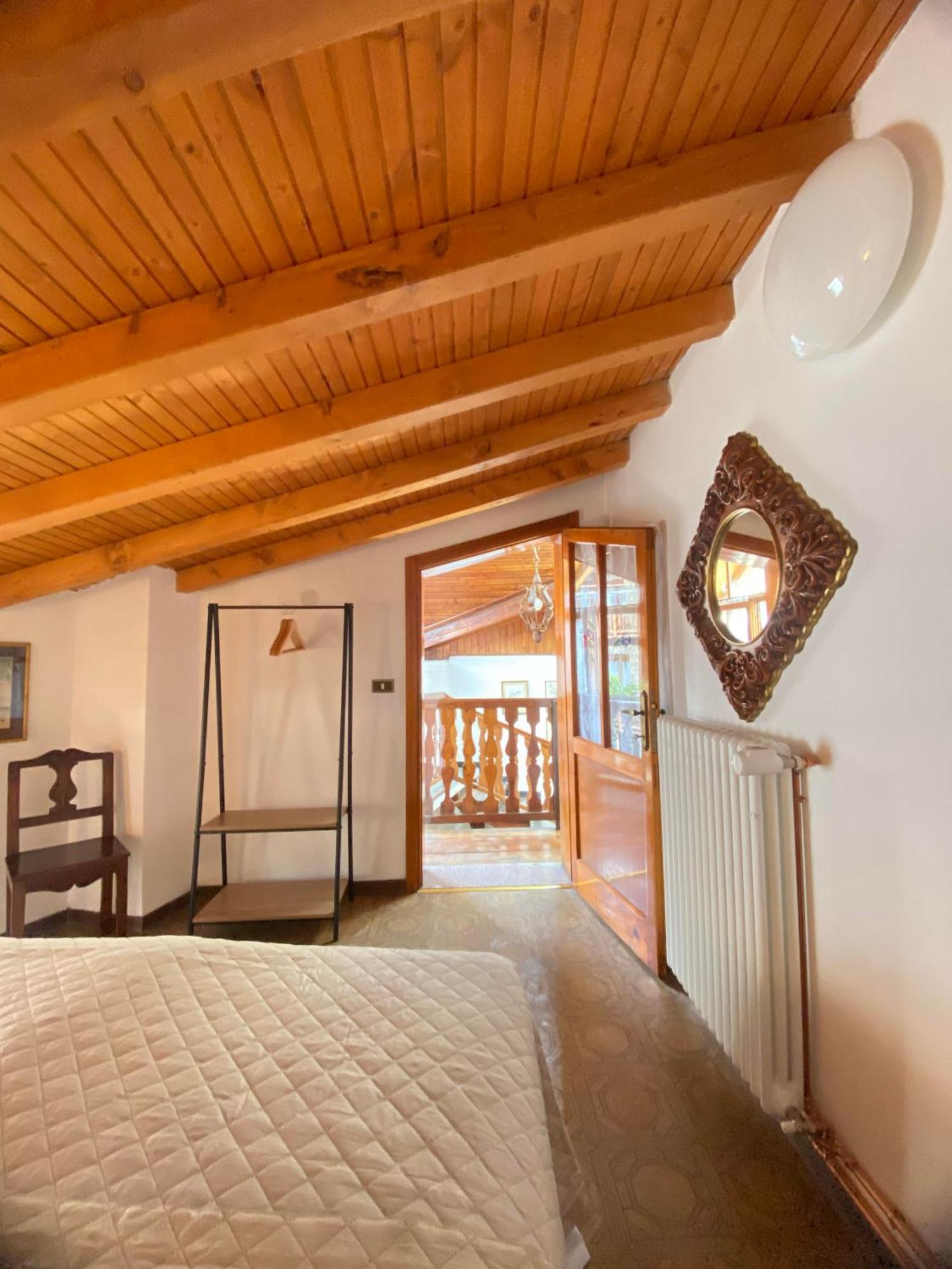 Casa Nel Centro Storico Di Borno Villa Exterior foto