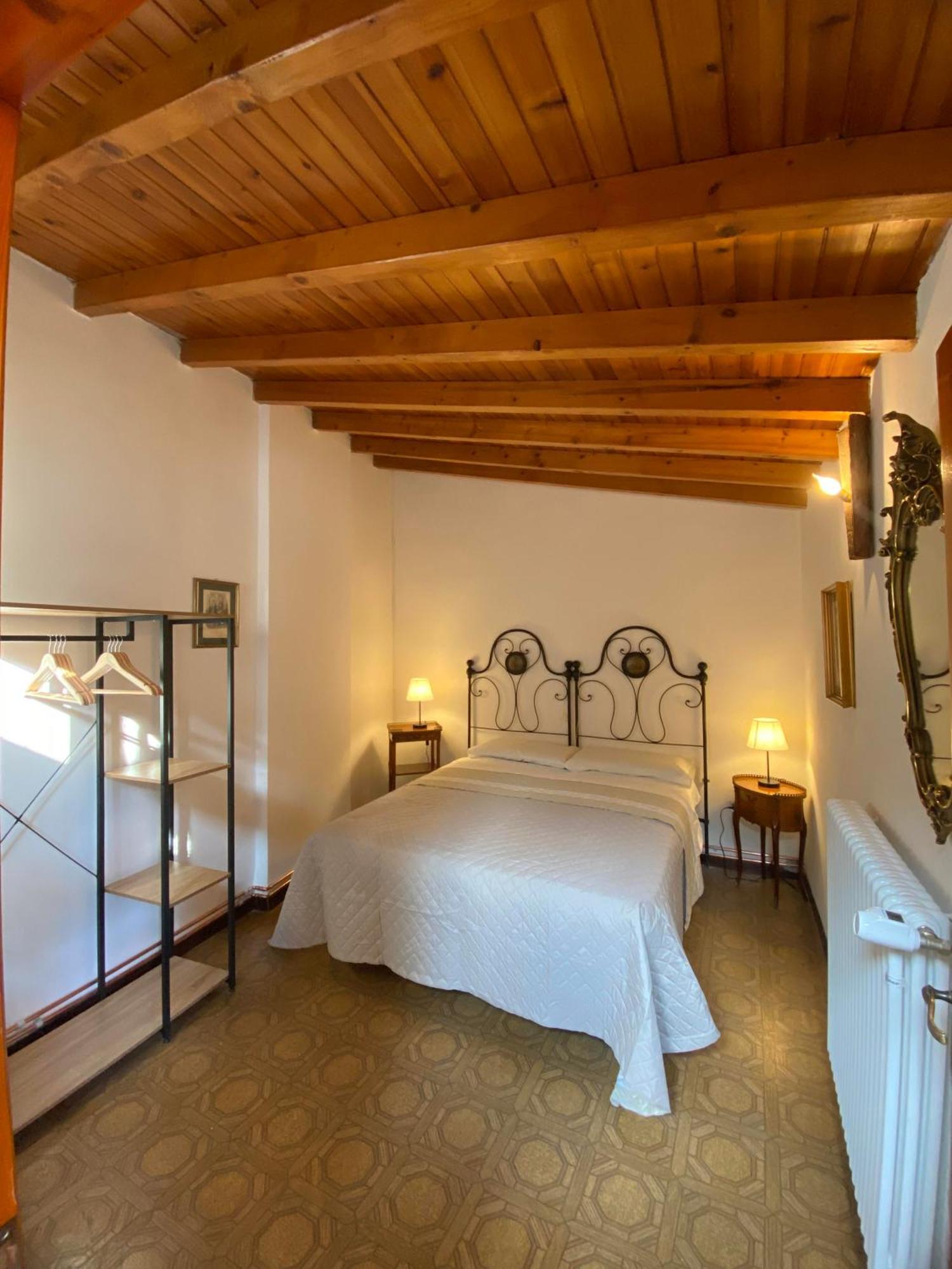 Casa Nel Centro Storico Di Borno Villa Exterior foto