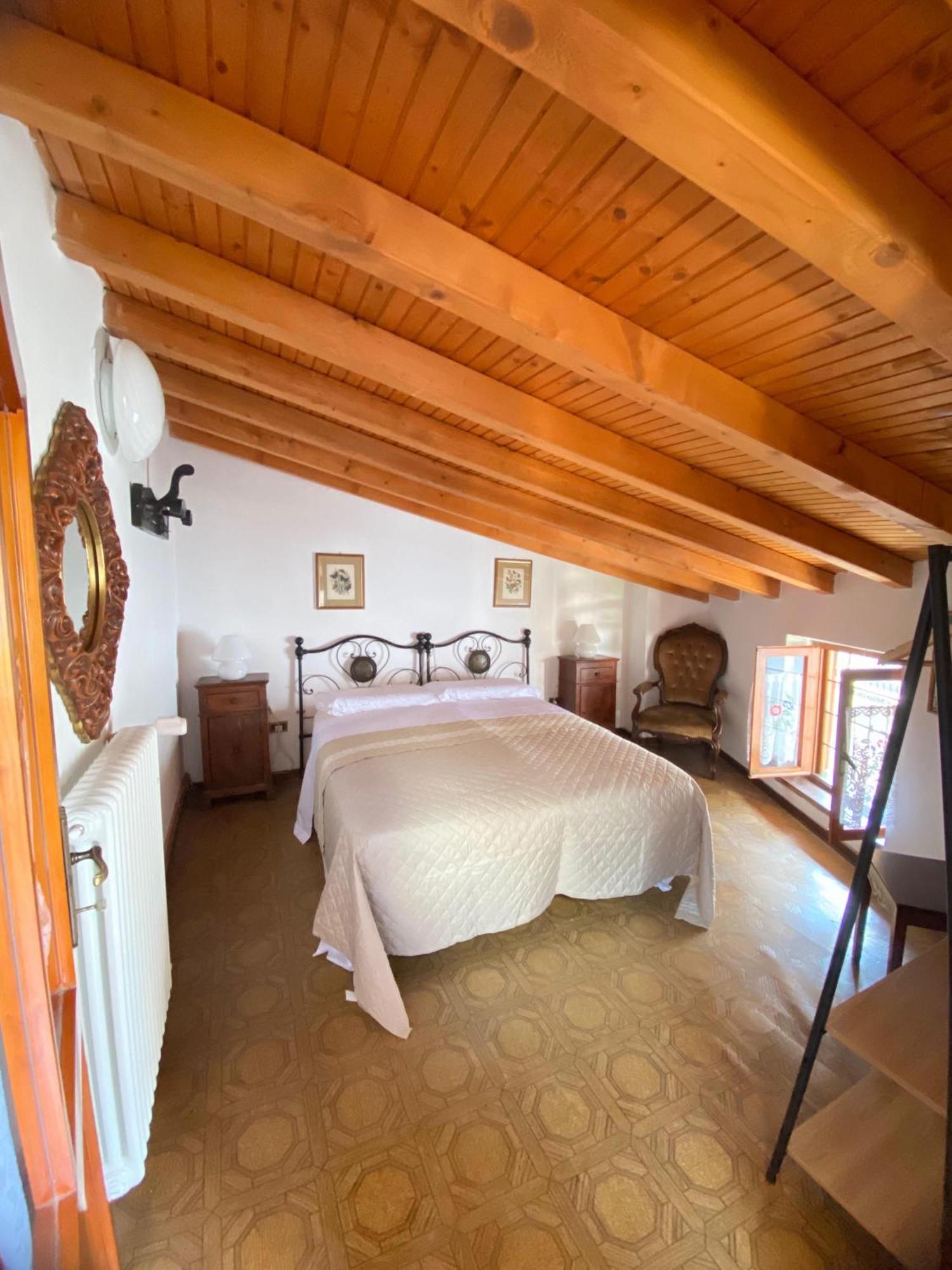 Casa Nel Centro Storico Di Borno Villa Exterior foto