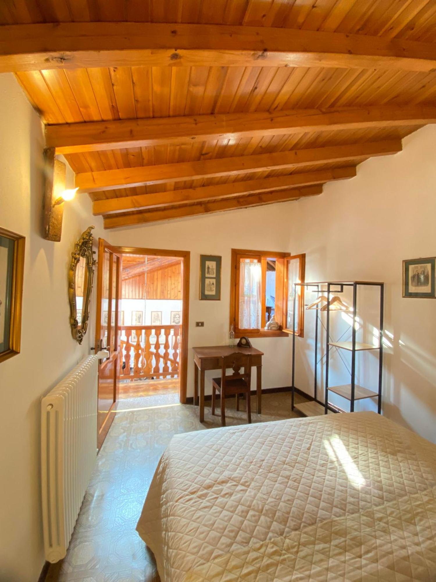 Casa Nel Centro Storico Di Borno Villa Exterior foto